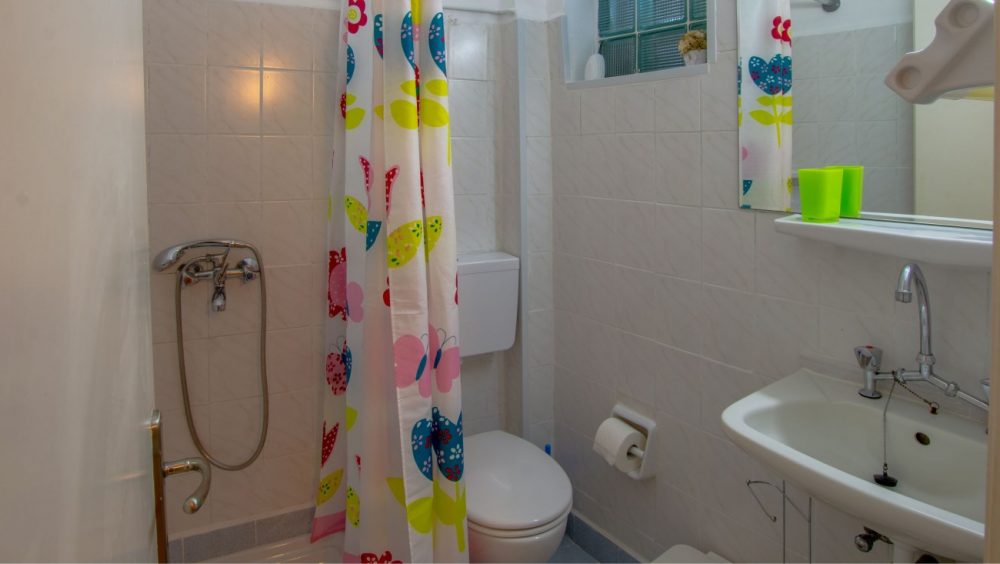 studio-studio-corner-bathroom-1-roula-rouva-corfu-real-estate