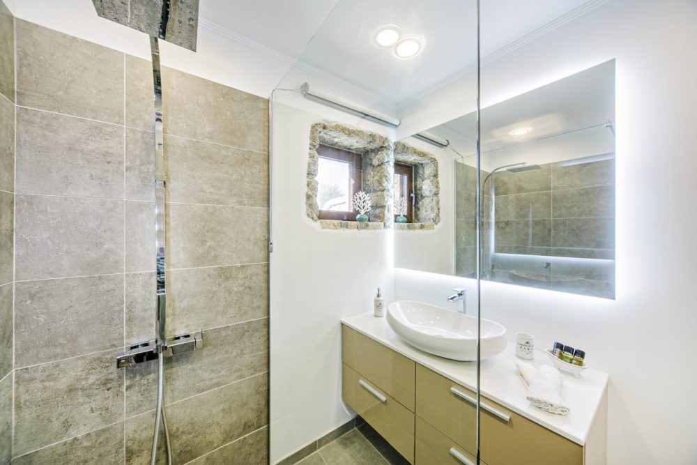 1level-bathroom-0004-roula-rouva-corfu-real-estate