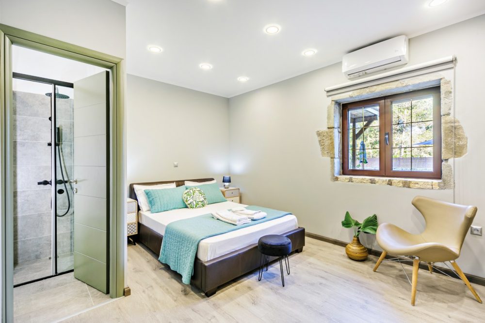 1level-bedroom-bath-0001-roula-rouva-corfu-real-estate