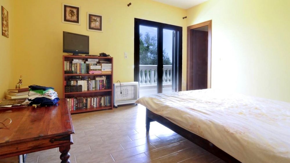 master-bedroom-roula-rouva-corfu-real-estate