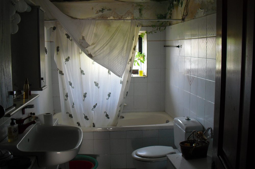 rr140-bathroom-roula-rouva-corfu-real-estate