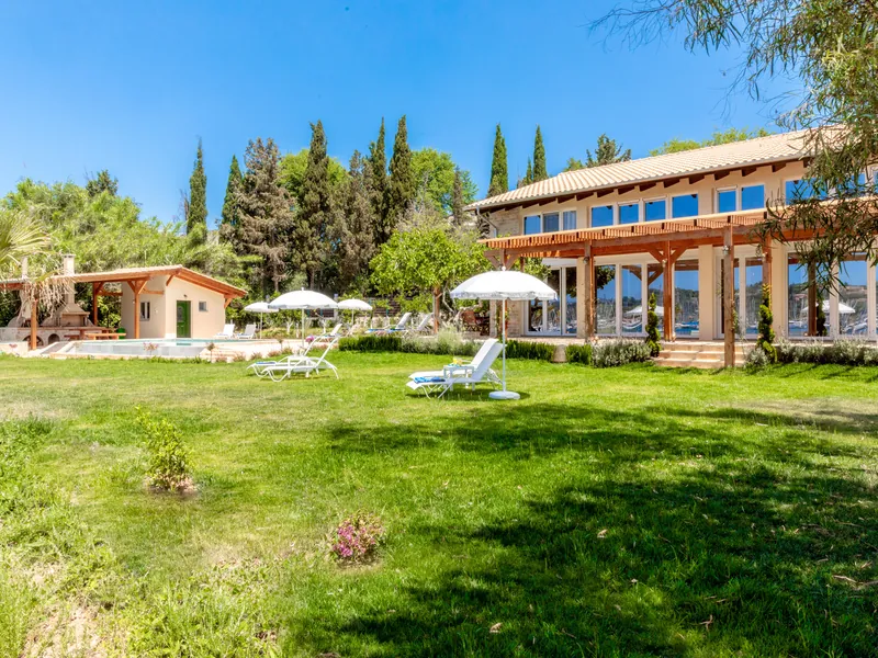 Seafront Prestigious Villa in Kontokali, Corfu (RR7493)